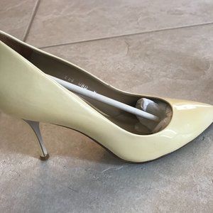 Women's Donald Pliner bone pearlized pumps Size 8